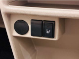 シートヒーター装備付き車!!座席に埋め込まれた電熱線によりシートを暖めることが出来る装備で、温めたられたシートは、寒い冬には最適です!!