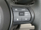 【レーダークルーズコントロール】(全車速追従機能付)付きです。車速に応じて追従支援してくれるので、ロングドライブも快適です。詳細は販売店スタッフまでおたずねください。
