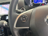 運転中、オーディオの操作をしてて、ハッとしたことはありませんか?ステアリングスイッチは、運転中でもハンドルでオーディオの操作が可能です。安全なドライブをサポートします。