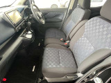 厚みがあって、座り心地のいいソファーのようなシート。運転席も助手席もリラックスしてゆったり座れます。
