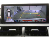 パノラミックビューモニター付きです。車両を上から見たような映像をディスプレイオーディオ画面に表示。運転席からの目視だけでは見にくい、車両周辺の状況をリアルタイムでしっかり確認できます。