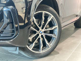 BMW純正アロイホイールはモデルやパッケージに合わせてデザインされています。洗練されたデザインで、足元の個性を引き立てます。