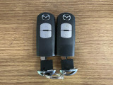 【スマートキー】 スマートキーを携帯していれば、ドアハンドルのボタンを押すだけでロックの解除ができます。