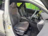 運転席シート廻りは使用感も少なく、良好な状態となっています。前オーナー様が丁寧に使っていたことがよくわかりますね。