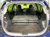 普段のお買い物や通勤、送迎等に十分な荷室スペースを確保しております。セカンドシートを倒すと、大きな荷物の積載も可能です♪