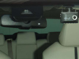 ドライブレコーダー装備:車の走行中の主に外観を中心に記録する撮影機材です!交通事故発生時の責任の所在を明確にしたり、観光等を記録するのにも役立ちます!