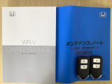 スマートキーは鍵をバッグに入れたままでもドアロックの開閉やエンジンのON・OFFができます。夜間や雨の日も鍵を探さなくて良いので便利です。