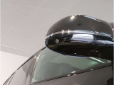 【BMWミラー】視認性の高いスタイリッシュなミラー。自動防眩機能も付いており夜間のドライビングをサポートします。