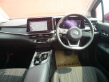 開放的で周囲が広く見渡せる運転席は車両の感覚がつかみやすくて安心安全です♪