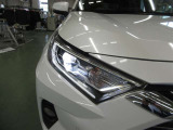 1灯の光源でハイ・ローを切り替えられるBi-Beam LEDランプ+LEDクリアランスランプ(オートレベリング機能付)