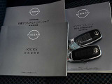 バック、ポケットの中に入れたままで、ドアロック、アンロック、 エンジンスタート出来ます。インテリジェントキー。取扱節経書と整備記録簿
