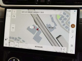 新インフォテイメントシステム「Pivi Pro」に搭載される3Dサラウンドカメラシステム。車輌AIにより車輌を含む周囲の映像を立体的に表示。よりスムーズな駐車や発進が可能となります。