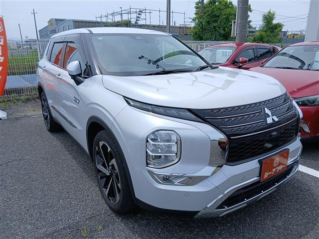 アウトランダー PHEV 2.4 G 4WD ワンオーナー 禁煙車 純正12.3インチナビ