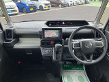 全体的にキレイな内装です、車内にイヤなにおい感じないと思います♪