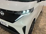 LEDヘッドライトで夜間の視認性も高く、シャープな輝き、先進の安心感。安全とスタイルの調和を生み出します。