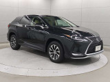 サスペンションはフロントストラット式、リヤダブルウィッシュボーンとなっています。