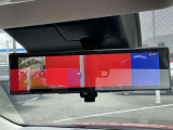 車両後方のカメラ映像をミラーに映し出して、いつでもクリアーな後方視界を確保できる『インテリジェントルームミラー』が装備されています。通常ミラーにも簡単に切り替えが出来ます。♪