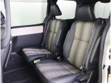 ゆとりある広々とした車内空間は、ドライブを始め買い物やレジャーなど、幅広く活躍します。一人でもみんなとでもお出かけを楽しみましょう!