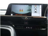 パノラミックビューモニター装備!トップビュー&フロントビュー・車両に取り付けたフロント、サイド、バックカメラの映像を合成して画面上に表示させることで、低速時の運転を補助する装置です。