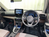 運転席まわりです。 各操作スイッチは使いやすい位置に配置されてます。