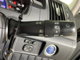 【オートライト(AUTO)】外の明るさをシステムが感知して、自動でヘッドライトが点灯します!ヘッドライトをつけ忘れを防ぐ便利機能です。