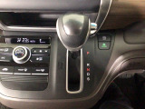 オートマチックシフトレバーは、手になじみ操作しやすい形状で安全運転にもつながります♪