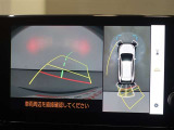 パノラミックビューモニター付きで、車両の周囲を確認することができるので安心できますね♪