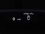 ヘッドアップディスプレイは視認性が非常に良く、運転時の視線を逸らさず様々な情報の確認が行えます。