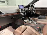 ABS:急ブレーキの車輪ロックを防止。車の安定性と操縦性を確保!