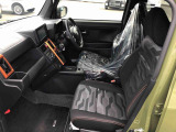 フロントシートです。ゆったり運転ができます。長距離ドライブもラクラク♪♪