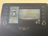 パノラミックビューモニター付きです。車両を上から見たような映像をディスプレイオーディオ画面に表示。運転席からの目視だけでは見にくい、車両周辺の状況をリアルタイムでしっかり確認できます。
