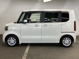 狭い駐車場でも、スライドドアならチャイルドシートへのお子さまの乗降や荷物の積載もスムーズ。とても便利な【助手席側。電動スライドドア】ドアハンドを少し引くだけでリアドアが自動開閉します。