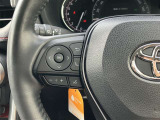 ステアリングスイッチ付きで運転中、前方から目線をそらすことなく、オーディオ等の操作が可能です!