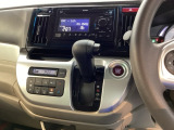 運転席周辺のスマートなレイアウトが、操作のしやすさを実現。快適なドライブをサポートします。