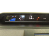 デジタルメーターのレイアウトを最適化しました。運転時のストレスを軽減し安全・安心な運転へ貢献します。
