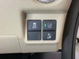Hondaセンシング用の、VSA(ABS+TCS+横滑り抑制)解除と路外逸脱抑制機能のオンオフスイッチなどはハンドルの右側に装備しています。
