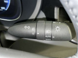 【オートライト】車外の明るさに応じて自動的にライトの点灯・消灯をしてくれます