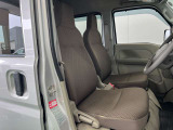 車を運転する際には運転席の存在は欠かせません。しっかりとチェックしたいポイントですね。