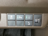 ハンドルの右側にはヘッドライトレベライザーとHondaセンシング用のメインスイッチがついています。ヘッドライトレベライザーは道路状況や積荷の加重に応じてライトの高さを調節できます。