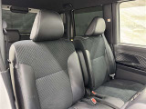 高いホールド性で運転姿勢が安定します。長距離ドライブでも疲れにくいのが魅力です。