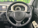 インテリアに合わせたデザインのステアリングは、運転される方のことも考え、運転しやすい形状、大きさです。是非一度、実際に触ってお確かめください。