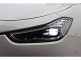 その個性を高らかに主張する、マセラティ伝統のエンブレム。エレガンス、ラグジュアリー、ハイパフォーマンスの象徴である「トライデント」をグリルに携えています。