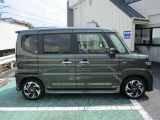 左右電動スライドドアが付いて車両になります☆電動スライドドアって隣の車との間隔が狭かったとしても安心して開閉できるので便利ですよねー。
