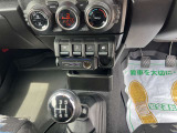セーフティーサポートとして、衝突被害軽減ブレーキ・レーンキープアシスト・ヒルディセントコントロールを搭載。