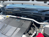 【STIタワーバー】お車の剛性を高めるタワーバーを装備。よりスムーズなコーナリング走行が可能となり、走りも楽しめます。