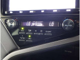 左右独立温度コントロールフルオートエアコンです。運転席、助手席それぞれで独立して温度設定ができます。冷え性の方が乗っても安心ですね♪