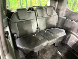 床下収納式のサードシートです。座席部分をコンパクトに収納でき、広大な荷室スペースとしてお使いいただけます!乗車人数や荷物の量など利用シーンに合わせて3列目を有効活用でき、とっても便利♪