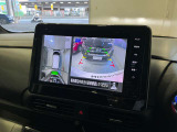 空から見たような映像で駐車ができるアラウンドビューモニター。ひと目でわかるセンサーに前後の衝突被害軽減ブレーキ付き。