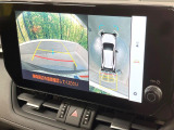 【パノラミックビューモニター】専用のカメラにより、上から見下ろしたような視点で360度クルマの周囲を確認することができます☆縦列駐車や幅寄せ時に活躍してくれます♪