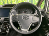 【純正革巻きステアリング】上質な革を使用することで、手にしっかり馴染みとても運転しやすいハンドルです♪